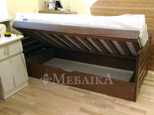 Дерев'яне ліжко з підйомним механізмом Карлсон