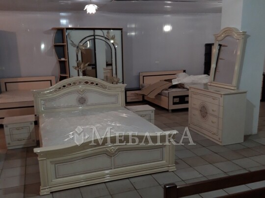 Функціональний спальний гарнітур Діана в античному стилі