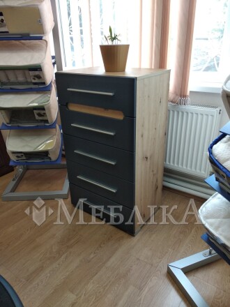 Комод Б’янко у високій і широкій варіації
