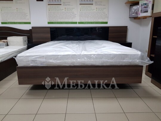 Фешенебельная кровать Паула со встроенными тумбами