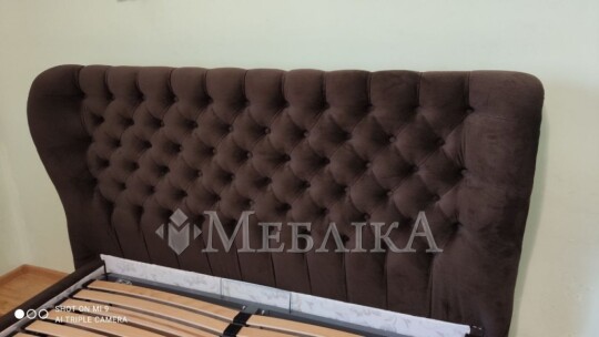 Мягкая эффектная кровать Амстердам с подъемным механизмом