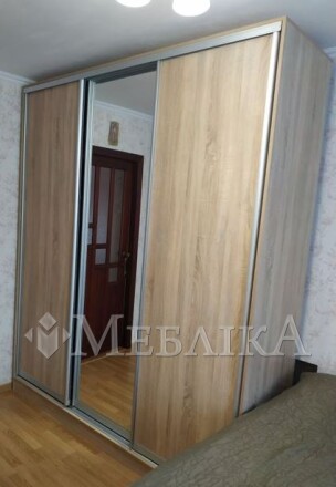Якісна шафа-купе Альфа на двоє чи троє дверей з багатьма полицями