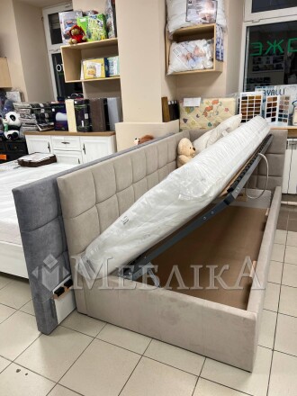 Кровать в ткани Торонто с подъемным механизмом