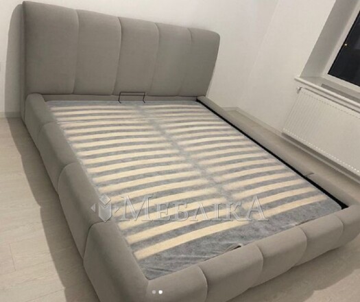 Комфортне та м'яке ліжко в тканині  L-026