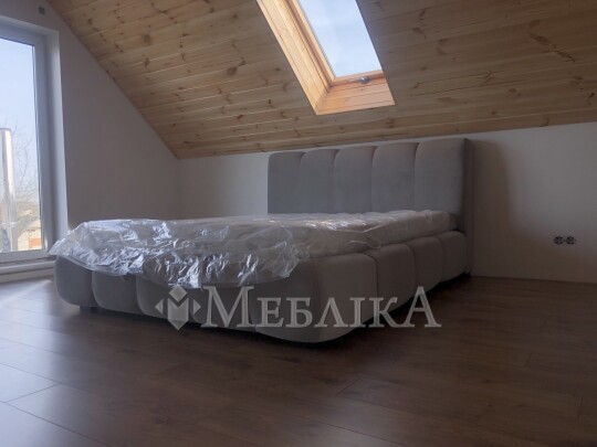 Комфортне та м'яке ліжко в тканині  L-026