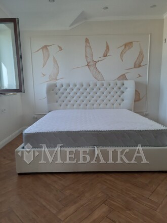 Мягкая эффектная кровать Амстердам с подъемным механизмом