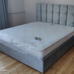Элегантная мягкая кровать с обивкой Сантьяго