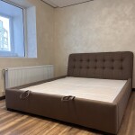 Ліжко в тканині з підйомним механізмом та узголів'ям під нахилом  L-029