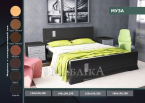 Кровать из дерева Муза с асимметричным дизайном