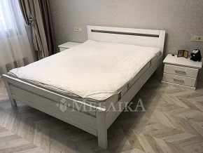 Современный спальный набор Глория из массива дуба