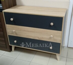 Комод на ніжках у двох конструктивних варіаціях Еріка