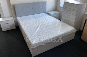 Двоспальне ліжко з ДСП Ромбо, доповнене м’якою спинкою